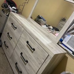 Dresser With Mirror And King Size Headboard Bed