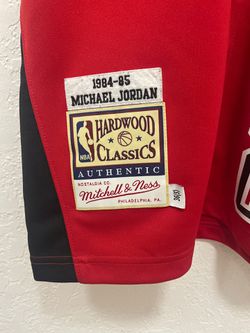 Michael Jordan Chicago Bulls Mitchell & Ness 1984 Authentic Shooting  T-Shirt - Red