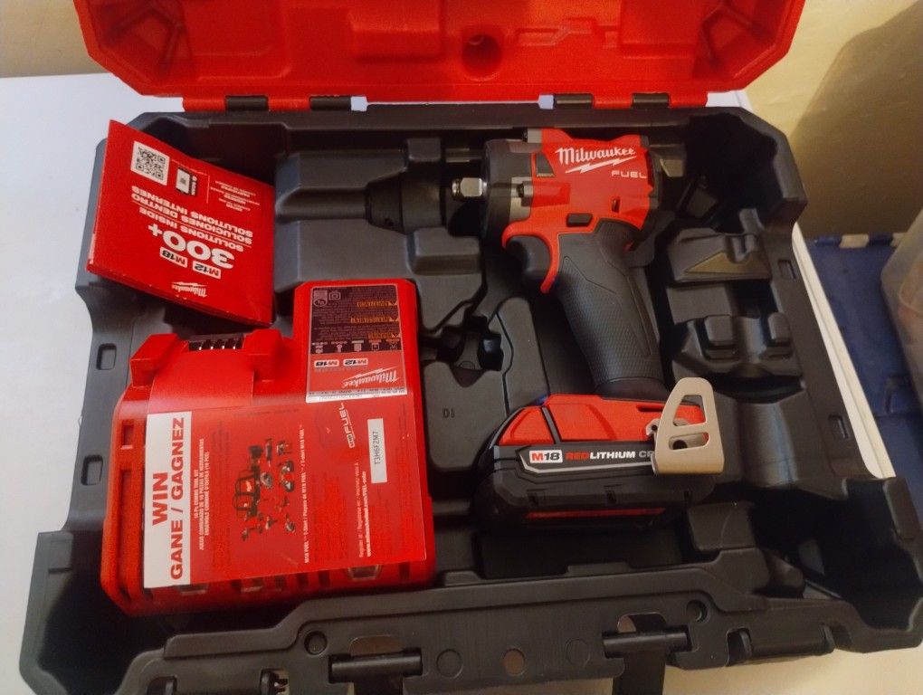 1/2 M18 Milwaukee Fuel Impact Wrech Kit Completo $200 Fijo