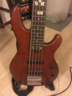 Bass Guitar 5 strings (Yamaha)