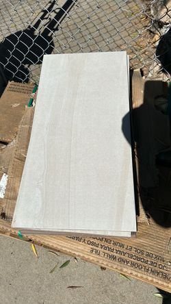 Floor tile