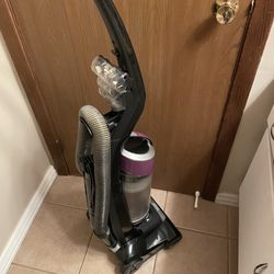 Vacuum Bissel Like New