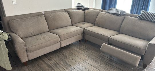 Sofa sectional with end recliners