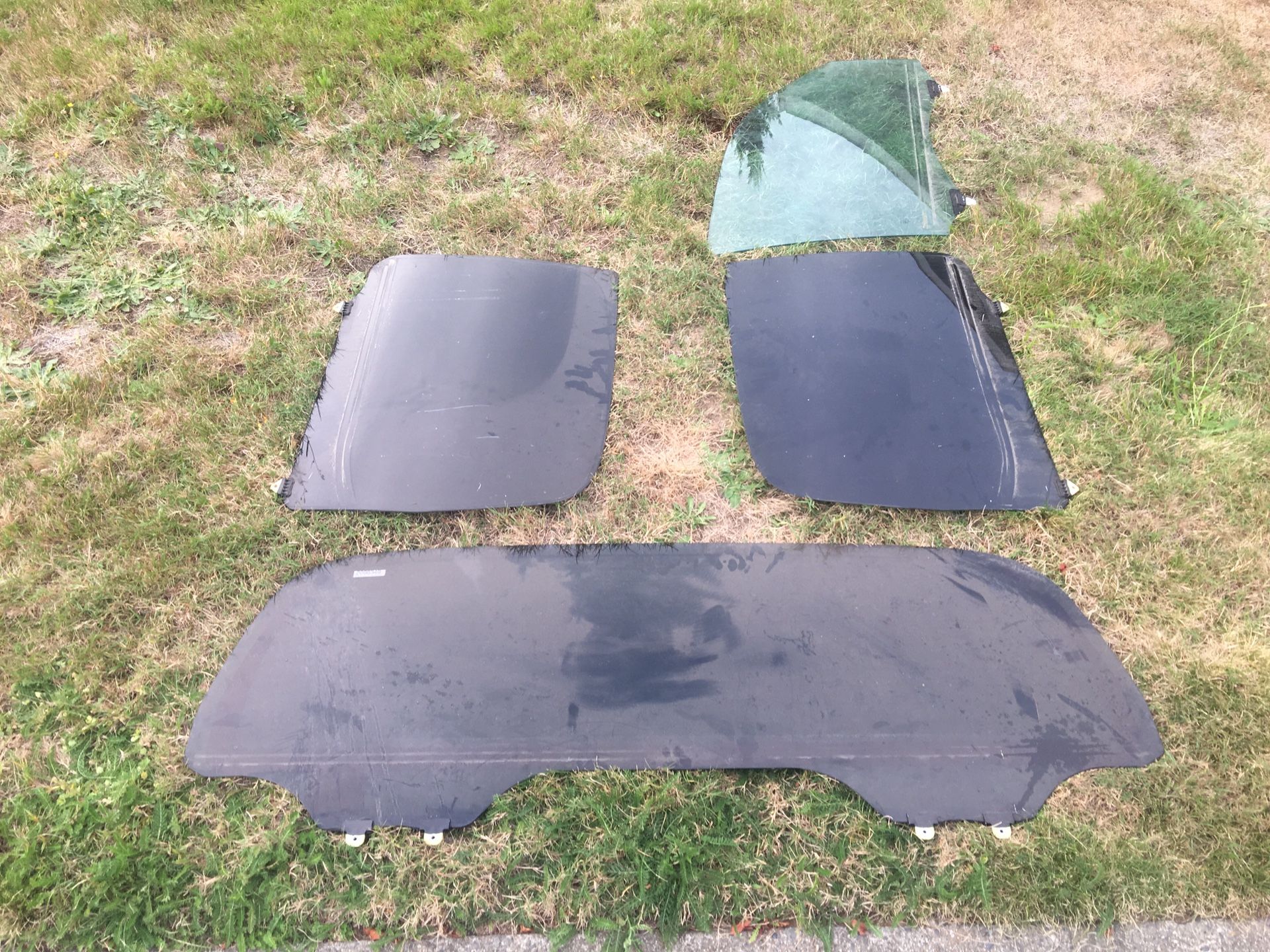 Toyota Tundra window glass