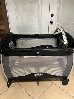 Graco play pen