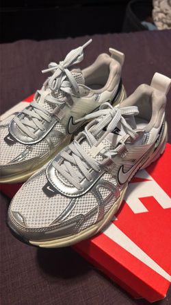 Women Nike V2K