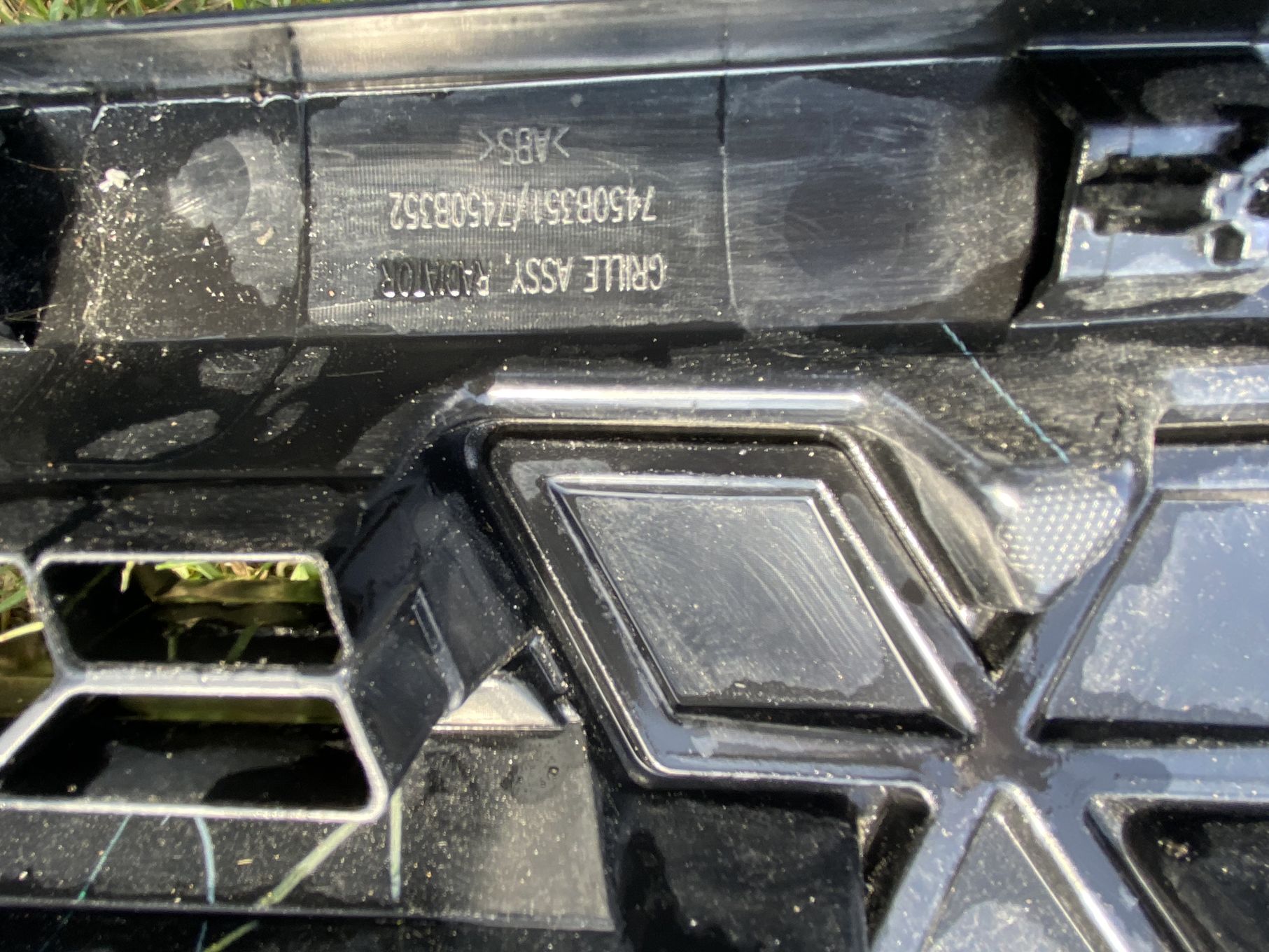 2021-2024 Mitsubishi Mirage Grille