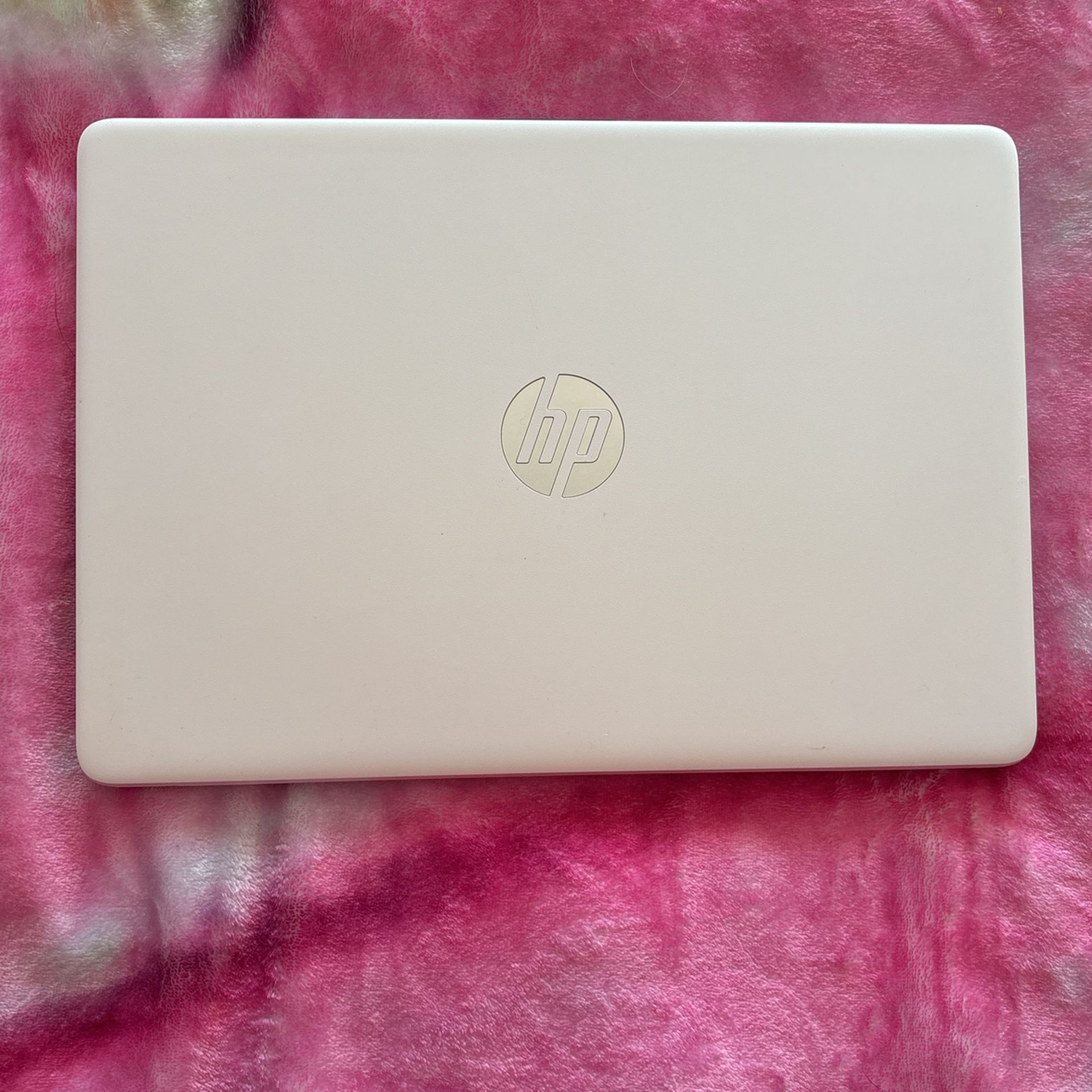 New HP WHITE LABTOP