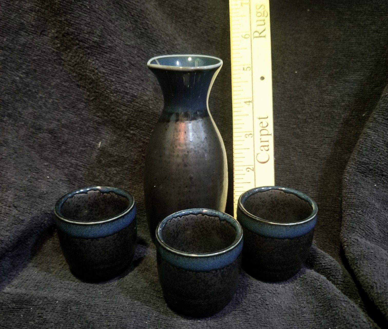Beautiful, New Sake Set! 1 Tokkuri (sake flask) and 3 Ochokos (sake