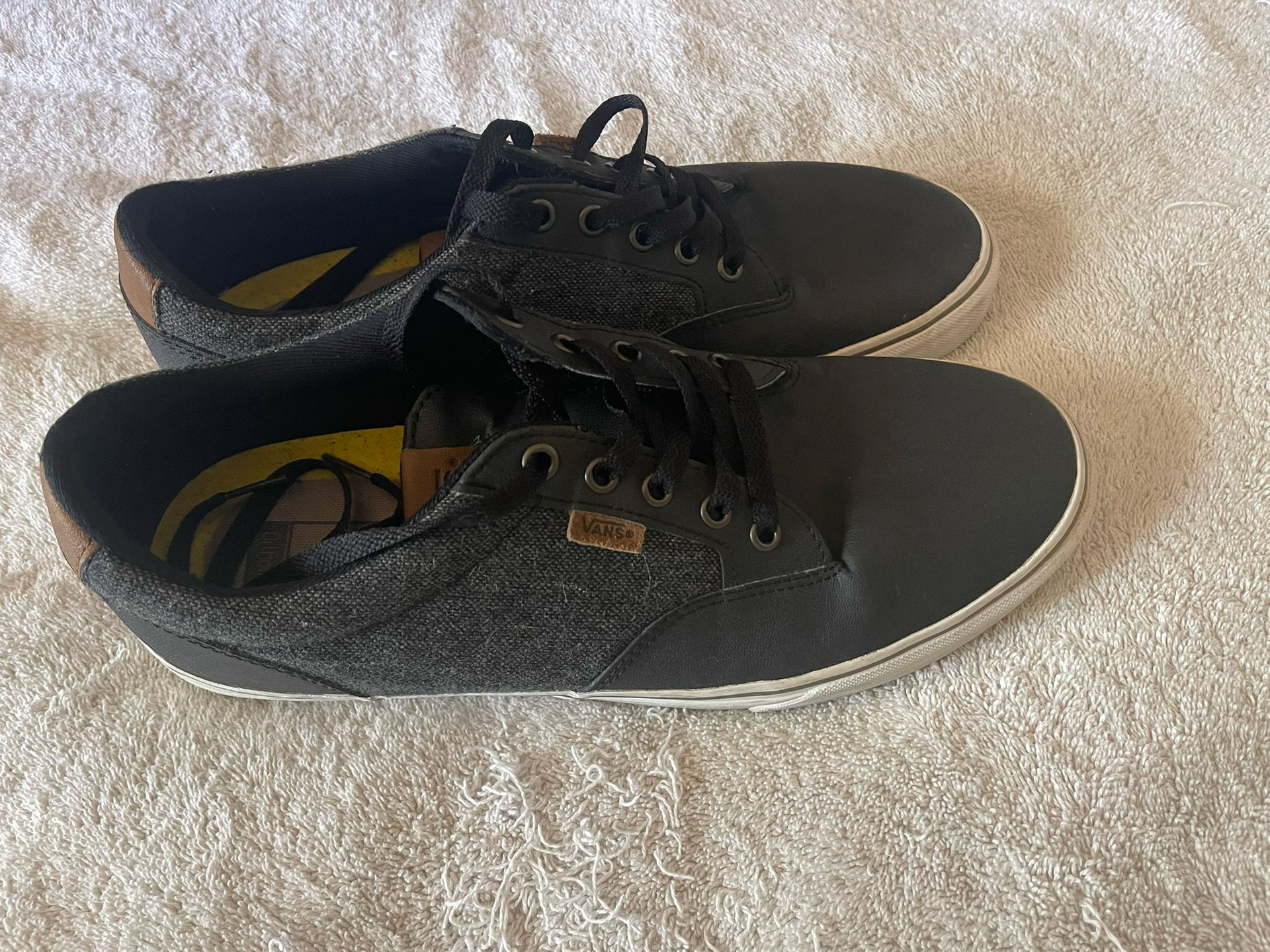 Vans Chakka Low- Men’s Size 11, Leather Like Dress Shoe