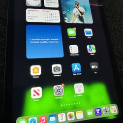iPad 10th Gen Like New 