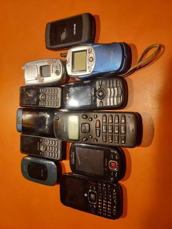 Lot of 10 Vintage Cell Phones