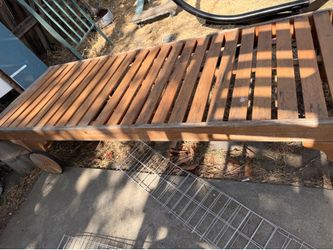Wooden lounge chaise