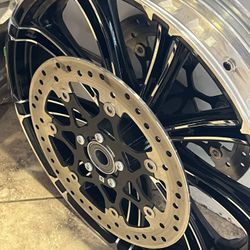 Brand new front and back wheels for 2025 Harley Davison St. glide CVO