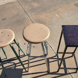 2 Stools 1 Table 