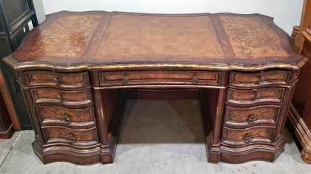 Hooker Furniture Executive Beladora desk