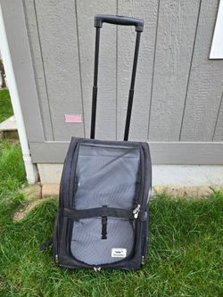 Rolling pet carrier/backpack