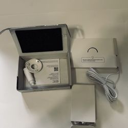 Wyze Solar Panel Model WSP2W for Wyze Cameras with Cable and Mount Open Box