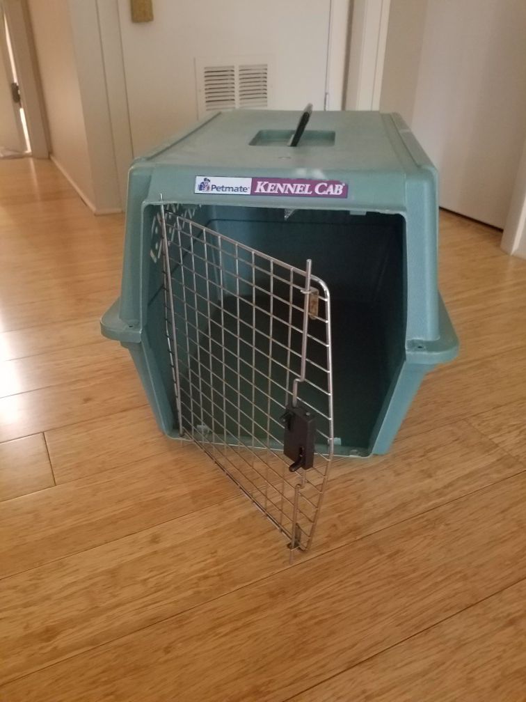 Dog crate by Petmate