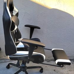 racing-style gaming/computer chair