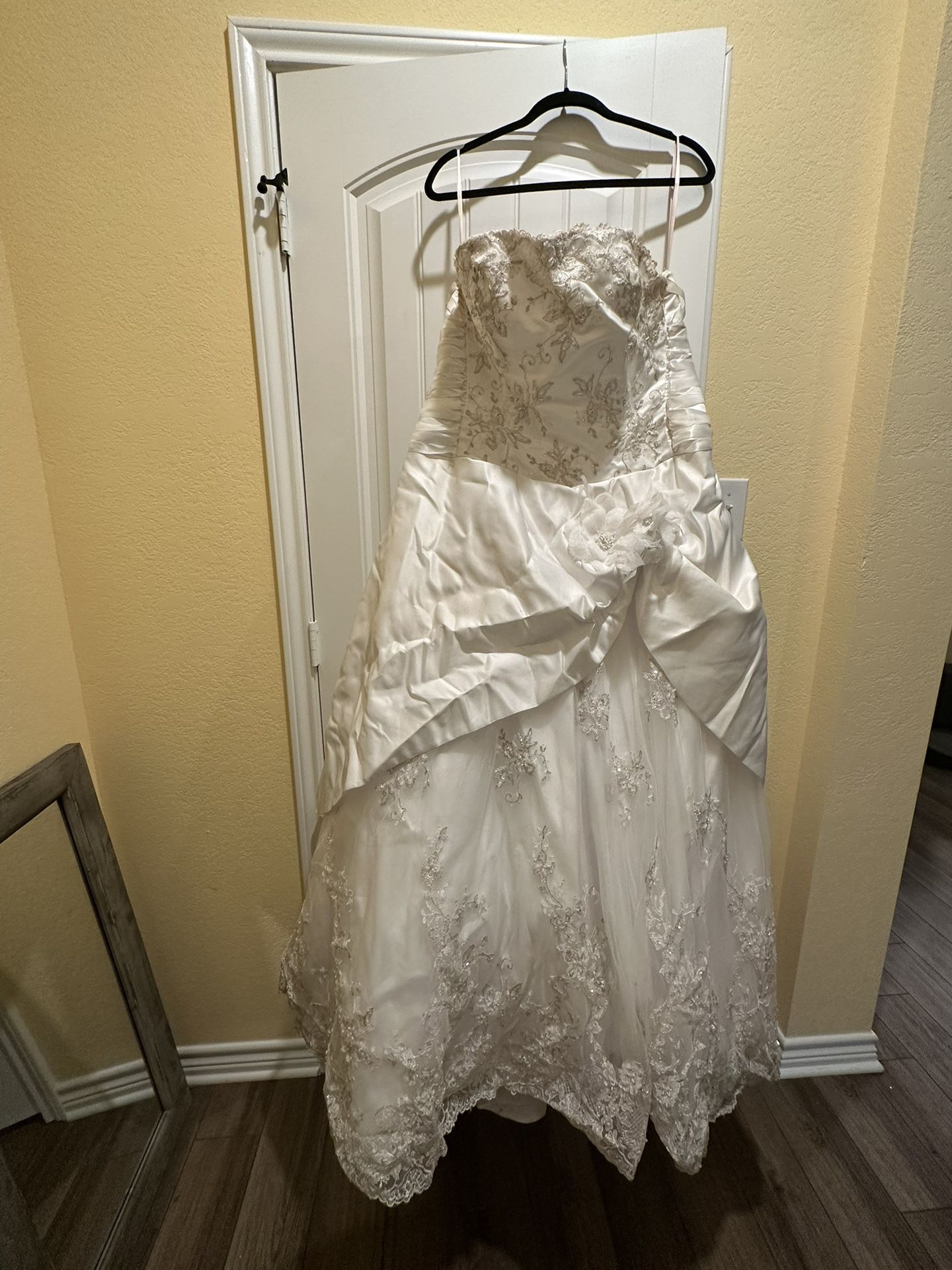 White Wedding Dress Size 18