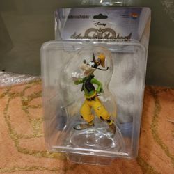 Disney Kingdom Hearts Goofy Collectible Statue
