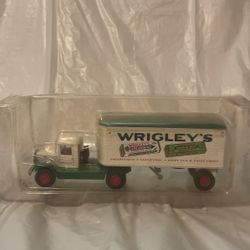 AHL  1:64 DIE-CAST MACK MODEL BM TRACTOR TRAILER WRIGLEY'S GUM