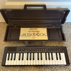 Yamaha Keyboard Instrument PortaSound PS-2 Portable Keyboard / 1980 