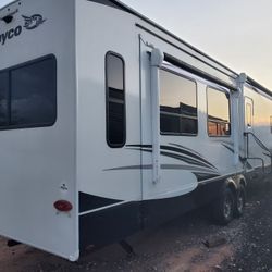 2021 Jayco Eagle 37 ft luxury livable 3 slides king trailer spacious