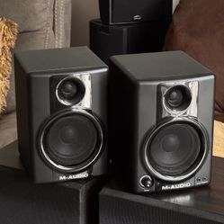 M-Audio AV30 Active 2 Way Desktop Speakers