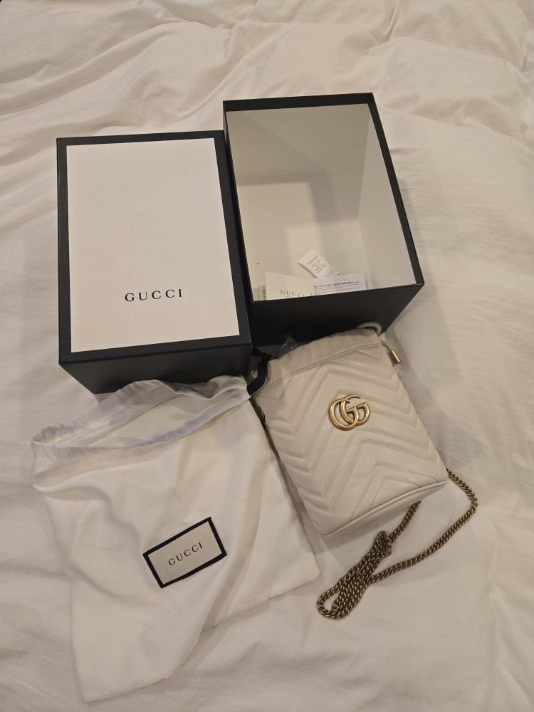 Gucci GG Marmont Mini Leather Bucket Bag