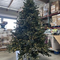 Home Decorators 7.5 FT Yorkshire Twinkling Fir Led Pre-Lit Christmas Tree