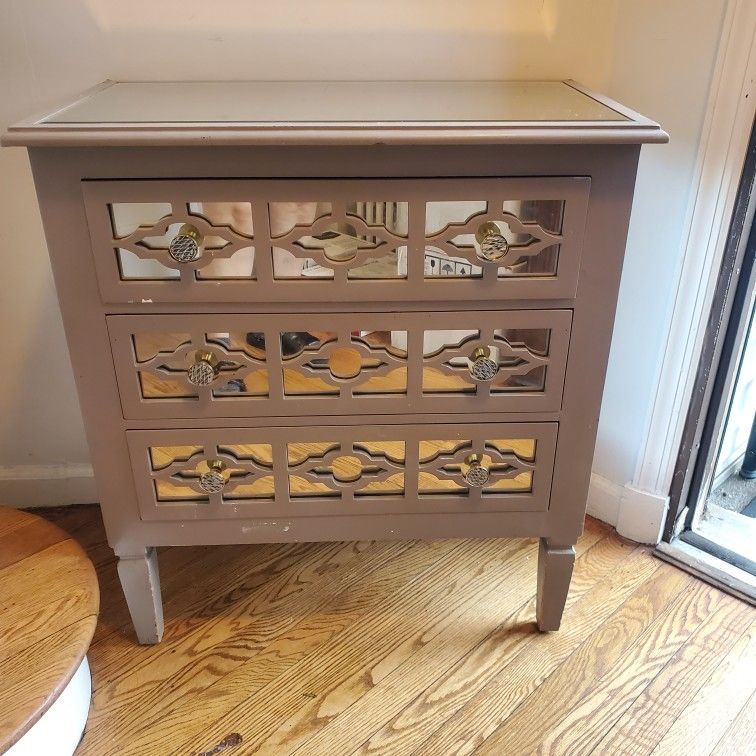 3 Draw Mirrow Accent Chest Dresser, End Table , Night Stand Or Storage Cabinet