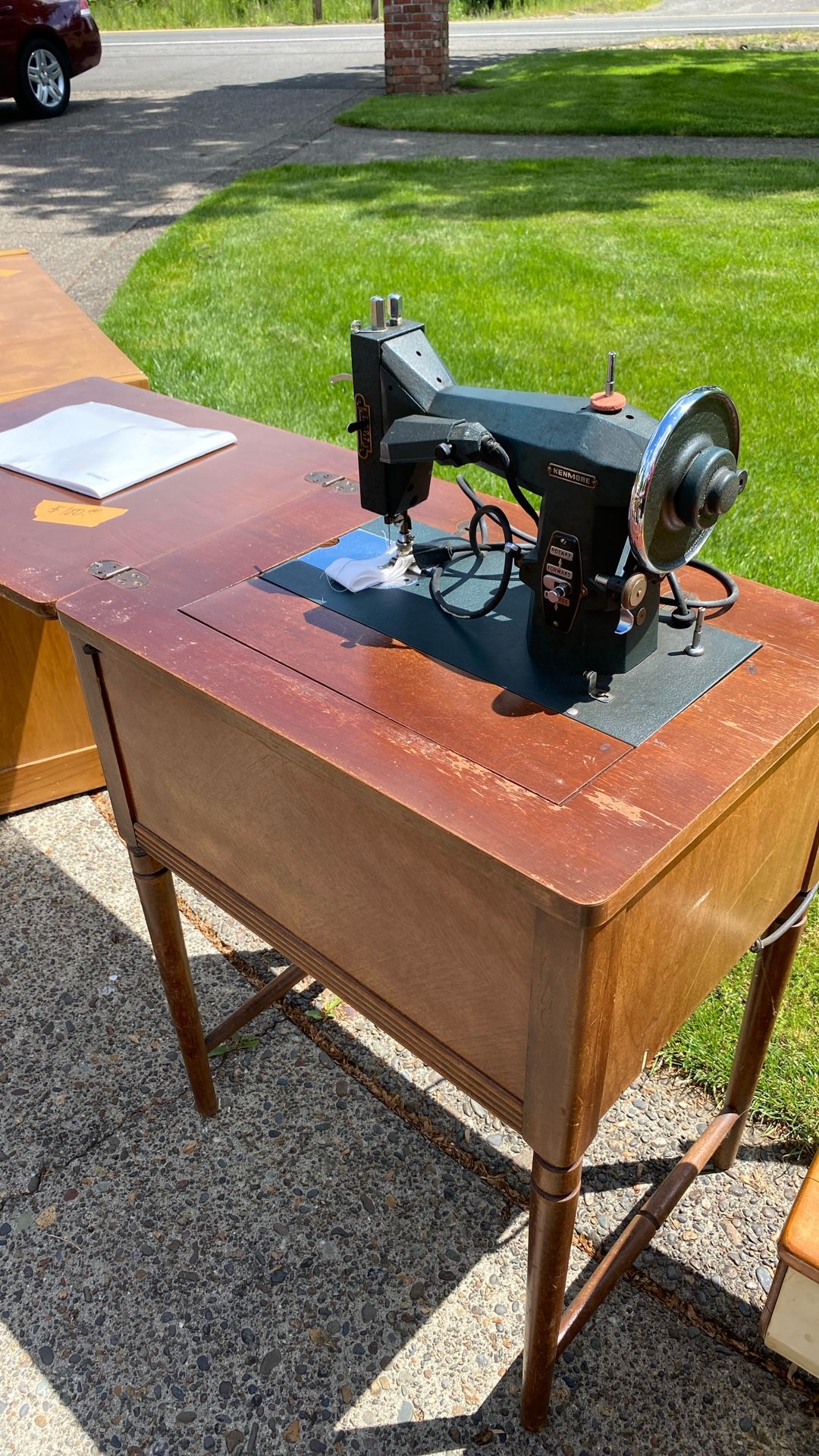 Menmore Sewing Machine With Table