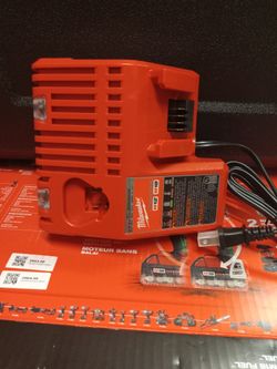 MILWAUKEE M18 CHARGER