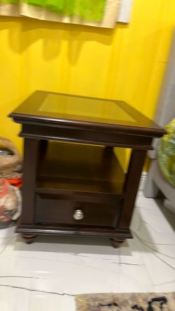 Night table in good  condition