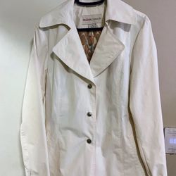 Ivory Tone Trench Jacket / Rain Coat: Size Small(but Fit Like Medium) (Pick up🛒 In Bellevue) *Check out my Other Posts 💕