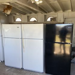 🎊EXCELLENT RUNNING FRIDGES.🎉ALL RUN 🏃LIKE BRAND NEW & been cleaned in & out.🙌 WHITE ONE NO ICE MAKER💸$289😻white one with icemaker $325.💸BLACK L