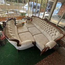 Free Set Of Living Room (Free to pick them up as quickly as possible.”)