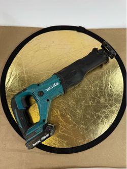 Used working Makita XRJ04 Reciprocating Saw 18V with 2.0Ah battery, no charger