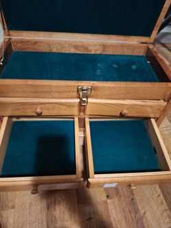 Jewelry box