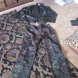 Size XL Camo Cargo Pants And Jacket Brand New Condition