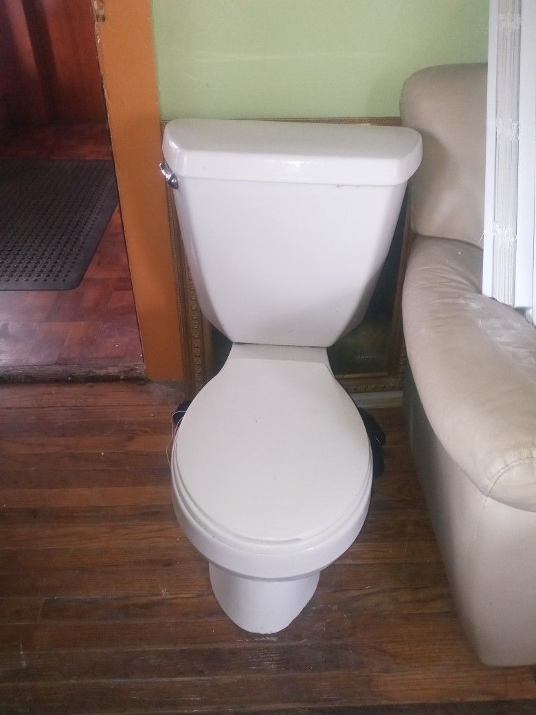Toilet Kohl's. Clean. $50
