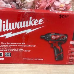 Milwaukee M12 12V Lithium-Ion Cordless 1/4 in. Hex Screwdriver Kit with Two 1.5Ah Batteries, Charger and Tool Bag