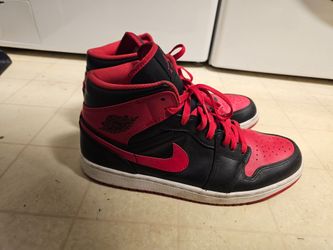 Nike Air Jordan 1 Mid Alternate Bred