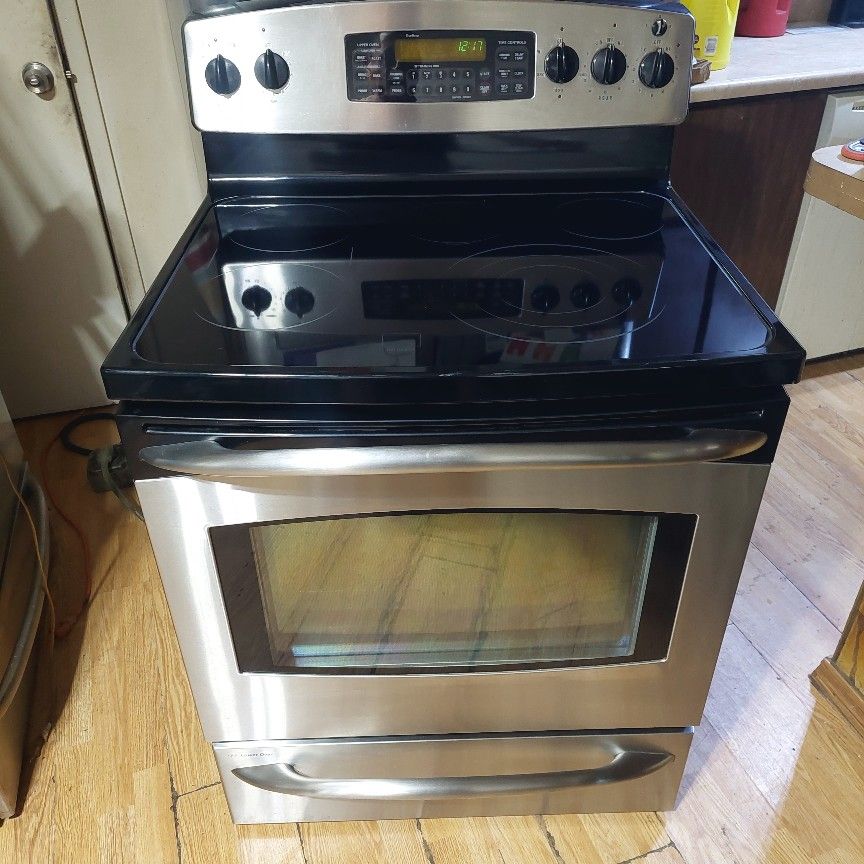 Reduced-Works Excellent 5+ Burner Black And Stainless GE Self-cleaning Convection Oven
