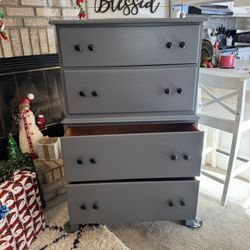 ✨✨GORGEOUS GRAY TALL 4 DRAWER DRESSER ✨✨SOLID WOOD