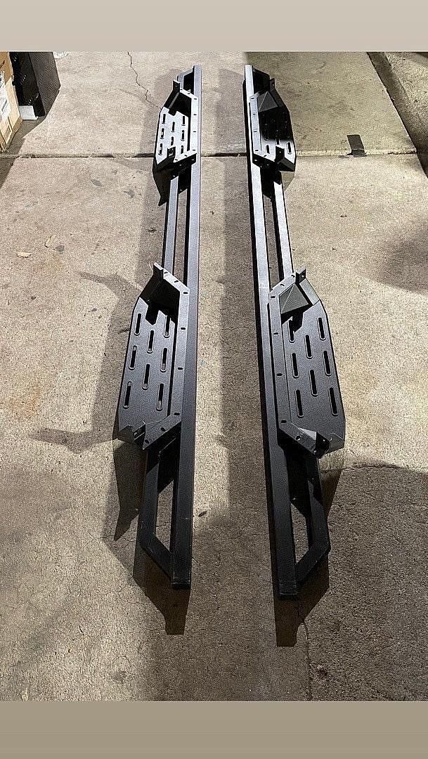 Toyota Tundra 07-21 CrewMAX only running boards Black iarmor steppers Toyota Tundra 07-21 CrewMAX solo estribos estribos iarmor negros