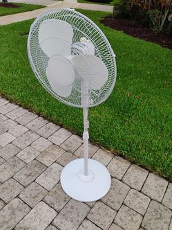 Standing 3 speed oscillating fan. Adjustable height. Good condition