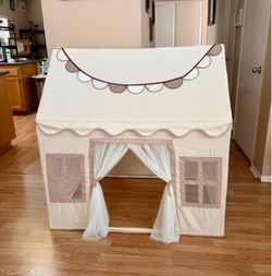 Kids play tent